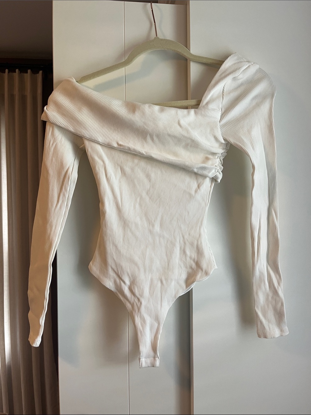 Lovers + Friends Off-Shoulder White Ribbed Long-Sleeve Bodysuit